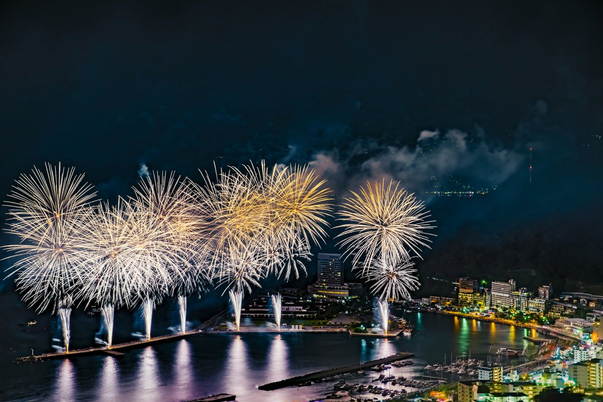 clubgets's tweet photo. 7月26日(日)と8月24日(日)に開催される「熱海海上花火大会」に行く日帰りバスツアーを販売中です。三方を山に囲まれ、花火の音が反響する熱海ならではの花火を、目で、耳でお楽しみください。 https://t.co/SvjOBYCmPO #熱海海上花火大会 #花火大会 #バスツアー #クラブゲッツ https://t.co/2eTUnvQM5n