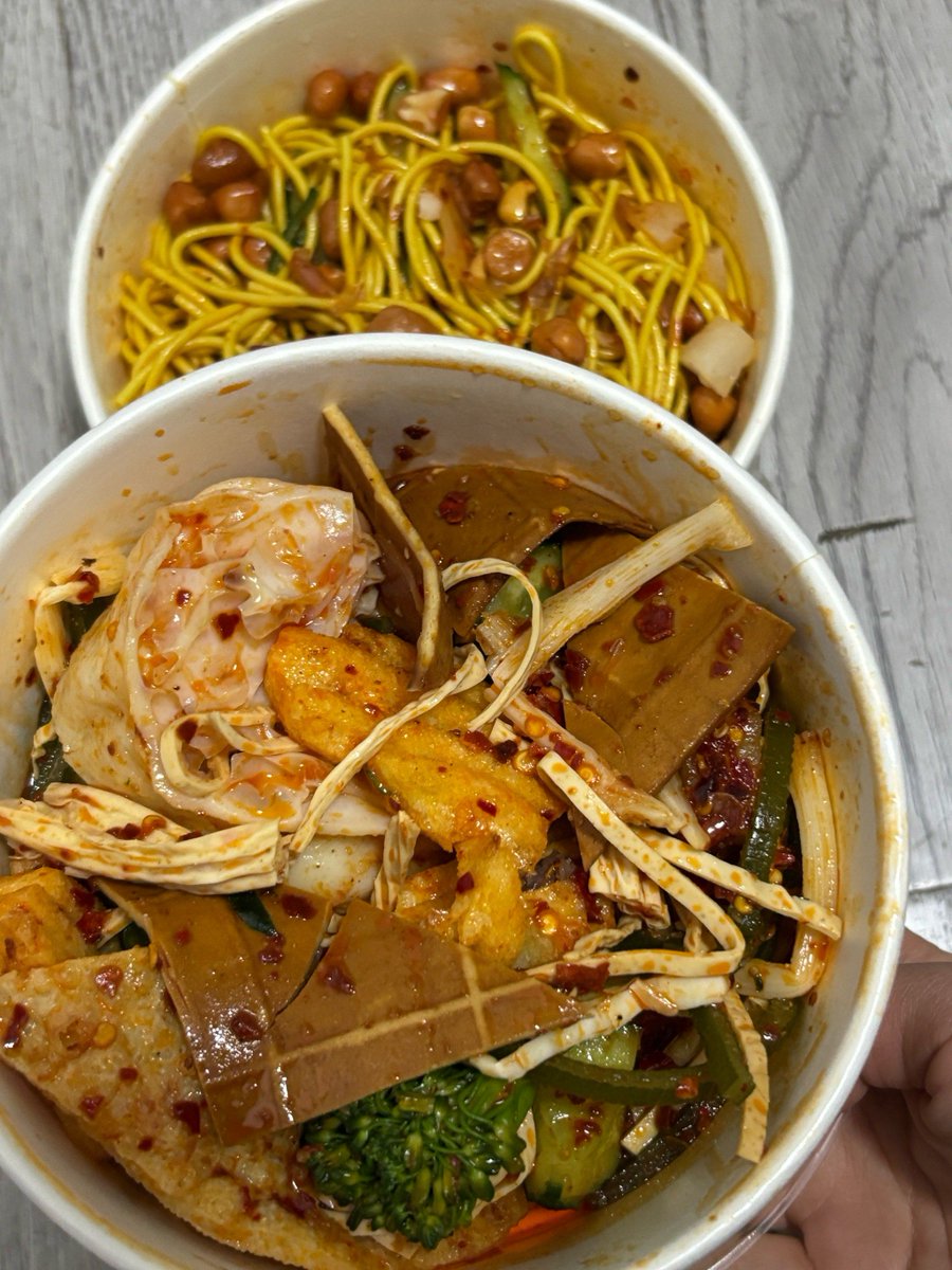 GiantSoldier56's tweet photo. [Restock alert: Fresh bento boxes, iced coffee blends, and instant kimchi are now in stock at our neighborhood convenience store! Swing by before they sell out—we’ve got your midday snack u0026 drink needs covered!]， https://t.co/Ge8nhRqQDu
