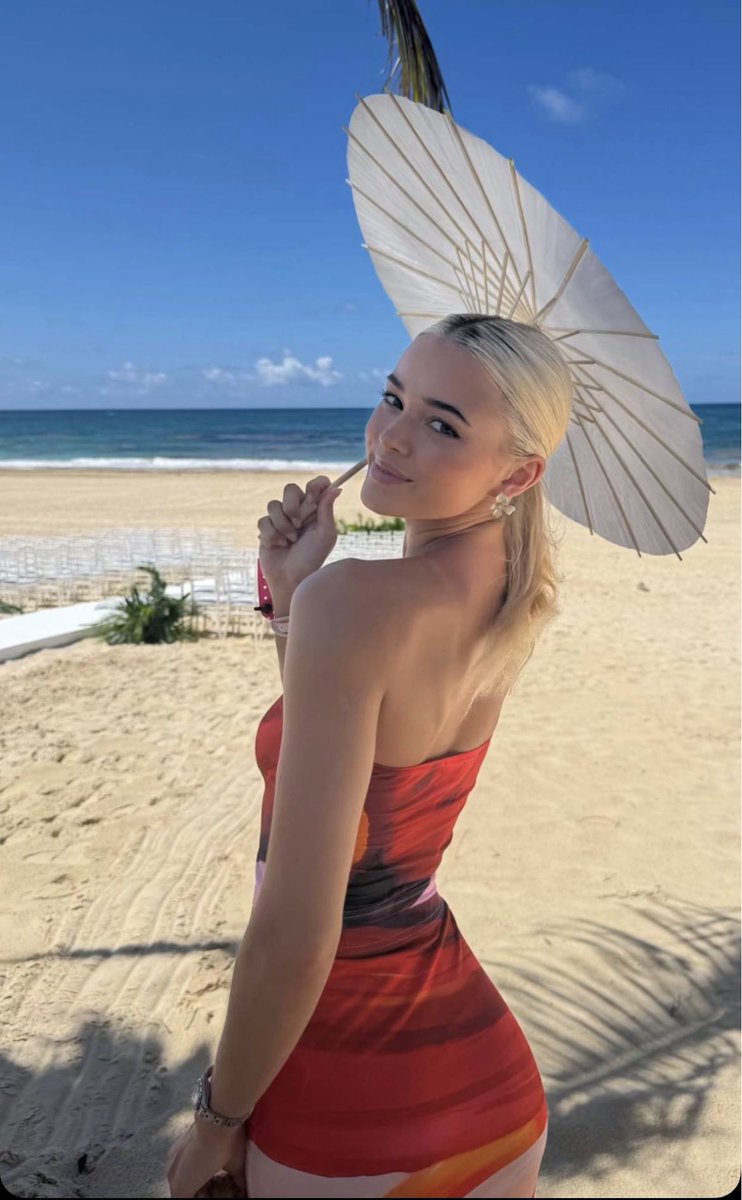 Jakey3468's tweet photo. Livvys perfect tight body is the best https://t.co/bkfYYqvGkh