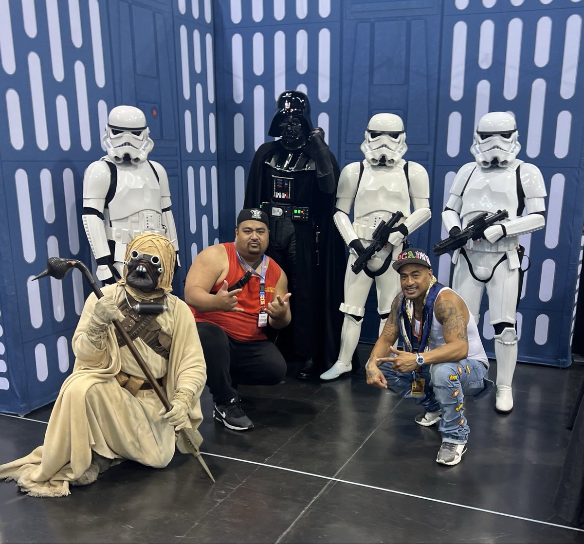 Creed_85's tweet photo. FAN EXPO IN ANAHEIM CALIFORNIA
#TONGANTUPAC #TOKOUSO #LONGBEACH #EPA https://t.co/OU0XybSKuR
