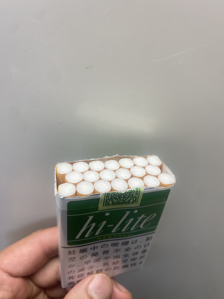 shu_cream01's tweet photo. タバコ吸わない後輩にお使い頼んで、頭取ってゴミ捨てて来てってお願いしたらこれ渡されて横転

ごめんよ、俺が悪かった。 https://t.co/ZHP6WqbCJj