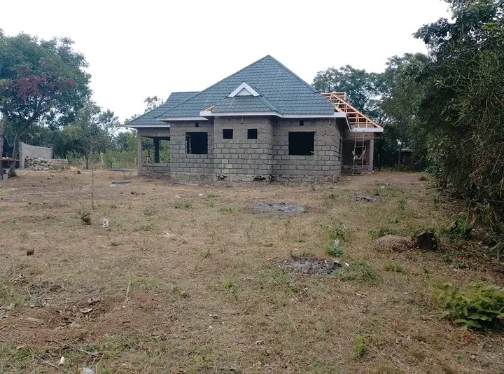 NexBuilders's tweet photo. Most people think building starts with a block.
It doesn't.
It starts with decisions.
One bad decision before excavation can cost more than fixing a cracked wall. https://t.co/3krr11syK0