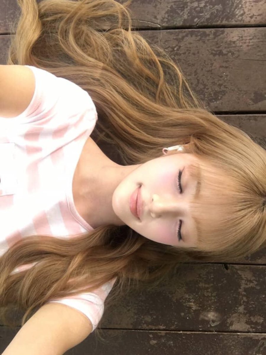 Yuhazzle's tweet photo. If Sharpay Evans were born in this generation, that'd probably be me. ⋆.ೃ࿔🌸*:･ https://t.co/p7bCh80Smc
