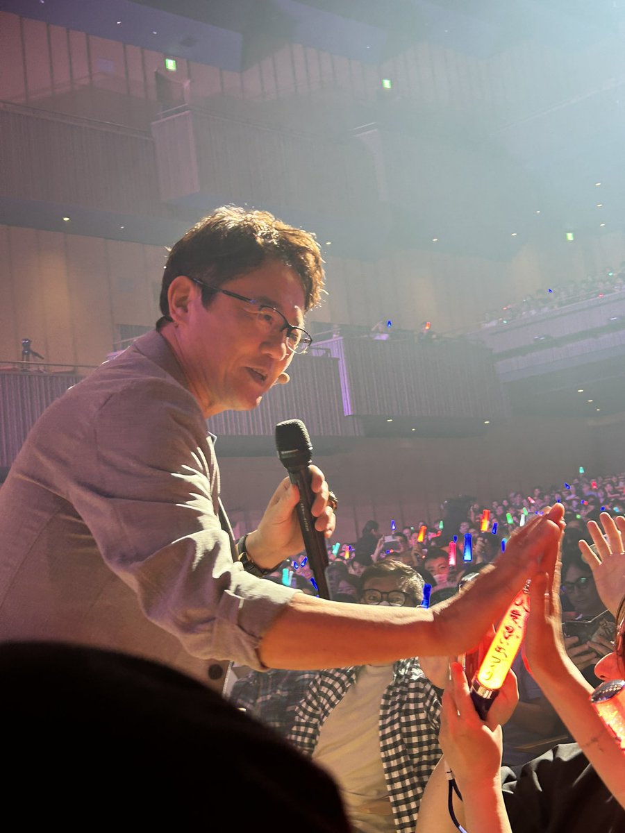 satoshi_may's tweet photo. フルタの方程式イベント、
とても楽しかったです😆

会場参加のクイズも懐かしい映像と
あと自分には難しかった😂

イベント内容盛りだくさん、
みなさんとハイタッチも嬉しかったです♪
また是非、イベント企画してほしいです☺️
#フルタの方程式
#フルタのファン感 https://t.co/ZRMEBXLwoU