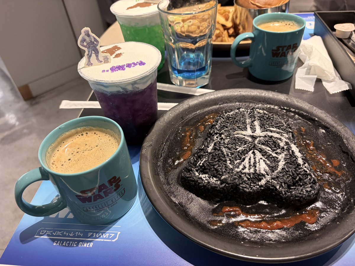 Sam54183993's tweet photo. 昨日は相方さんとヲタデート❤️
スターウォーズカフェで散財し、まんだらけでBL漫画買ってブックオフで相方さんのフィギュア買ってスーパーガールを鑑賞。
メチャクチャ楽しかった。 https://t.co/EAe9VhIfu1
