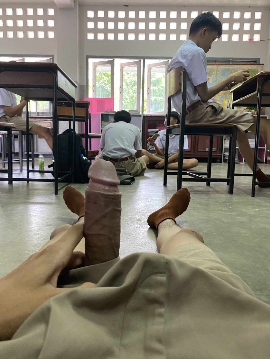 Lowenx_'s tweet photo. เล่นควยในห้องเรียนก่อนไปพักเที่ยง https://t.co/ZfwY78sN2A