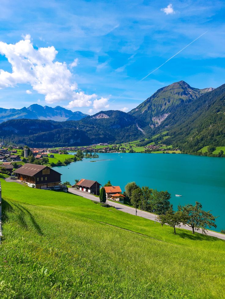 I_love_family1's tweet photo. Iseltwald, Switzerland 🇨🇭 https://t.co/wzka3Mzpza