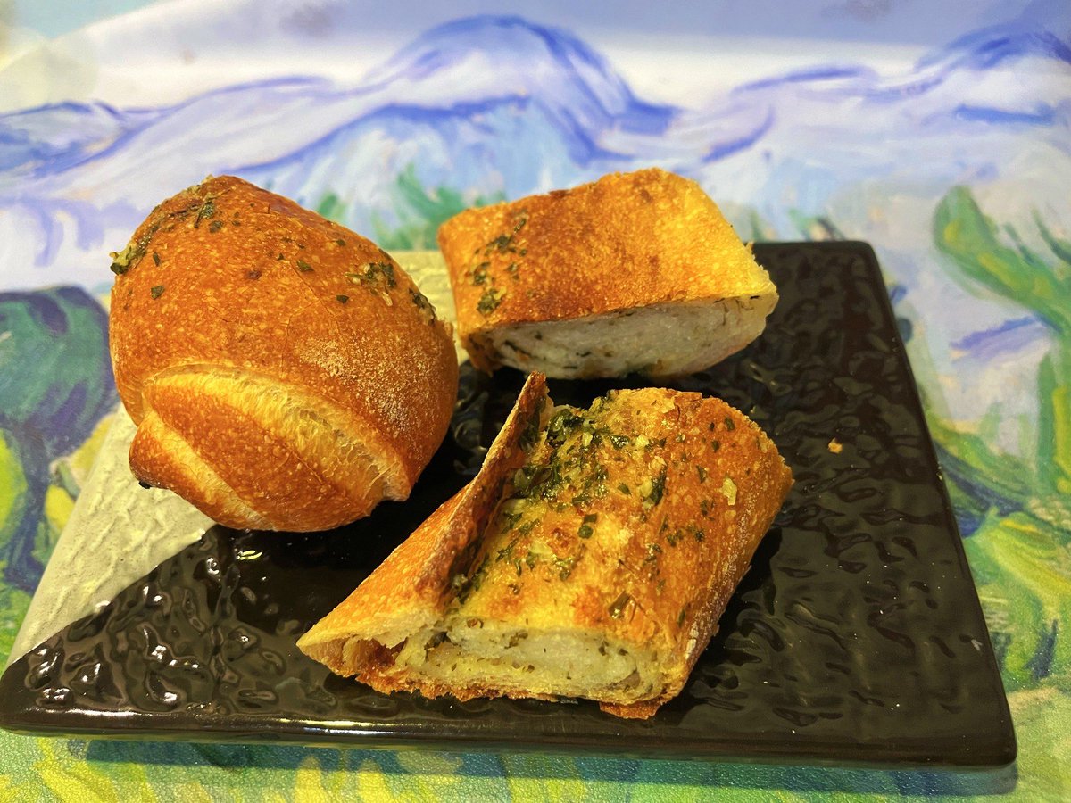 sadsad41303713's tweet photo. Just had the coziest lunch—homemade tomato basil soup with a warm garlic bread slice on the side. Nothing hits quite like simple, good food on a chilly weekday! https://t.co/CLz6J3Hb6D