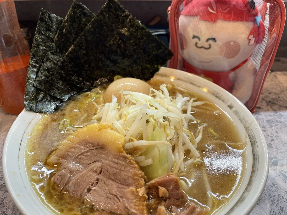 yu_ptw's tweet photo. 豚39でクォーターカラメ👊👊👊
限定に目がいきがちだけどこの原点が頂点感があってスーパーうまい😎😎
友人のかるびを添えてw https://t.co/EkaqdTKX0N