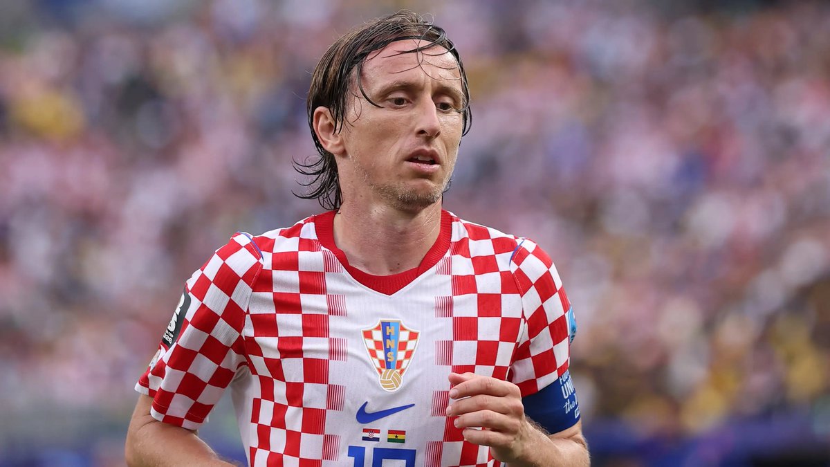 TouchlineX's tweet photo. 🚨 𝗥𝗘𝗠𝗜𝗡𝗗𝗘𝗥: 2 Real Madrid absolute legends face off against each other today in the World Cup R32.

Cristiano Ronaldo and Portugal will face Luka Modric and Croatia, both looking to advance in the World Cup.

This is possibly Cristiano Ronaldo's last chance to get the desired World Cup trophy and the same happens with Luka Modric.