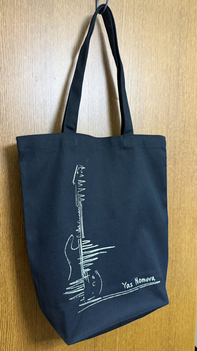 yasnomuramusic's tweet photo. ロン毛ツアーいよいよ本日から始まります。大阪と東京の1stのチケットはまだ残ってますので是非！写真は今回の物販のトートバッグです。弟がデザインしてくれました。それでは会場でお会いしましょう！ https://t.co/0lCKXAKVqh