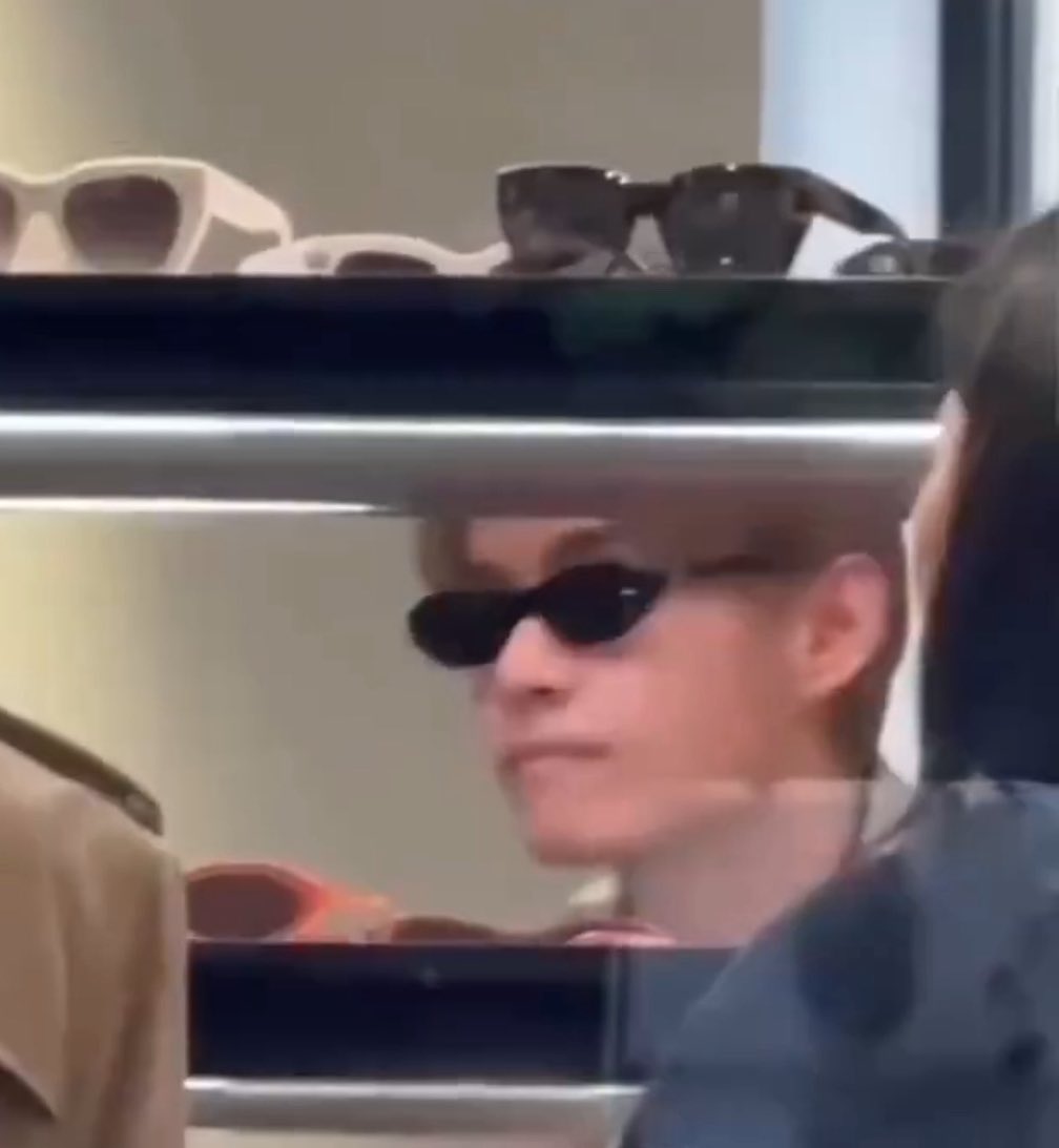 kkuktaes's tweet photo. theses glasses being potentially given by taehyung is not even THAT surprising considering jungkook likes owning colored translucent glasses more https://t.co/ER0xxax4oM