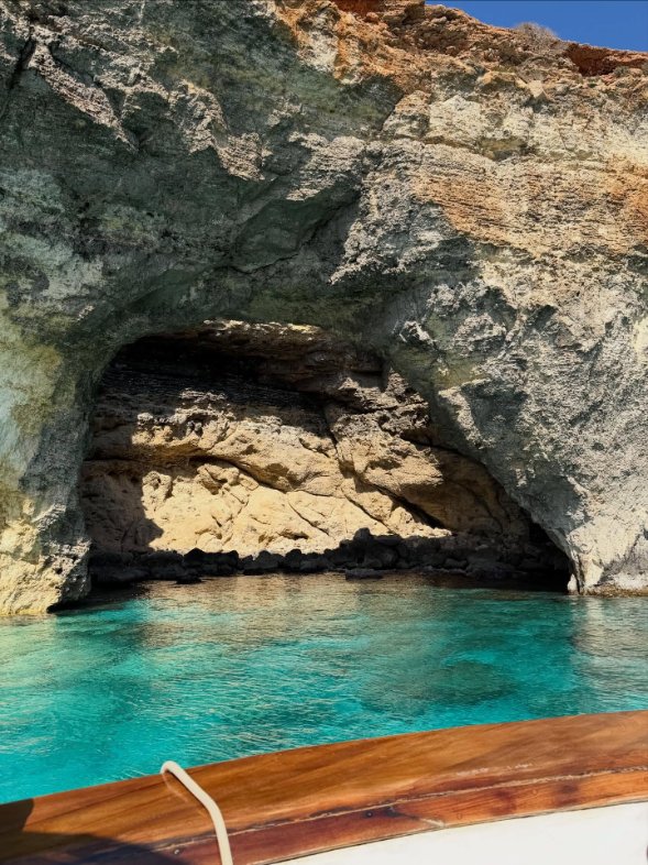 Violet001v's tweet photo. Mediterranean wanderlust mode activated, Malta never disappoints 🚤
#MaltaDiaries
Blue Lagoon, Comino, Malta https://t.co/kNTtdXS1tj