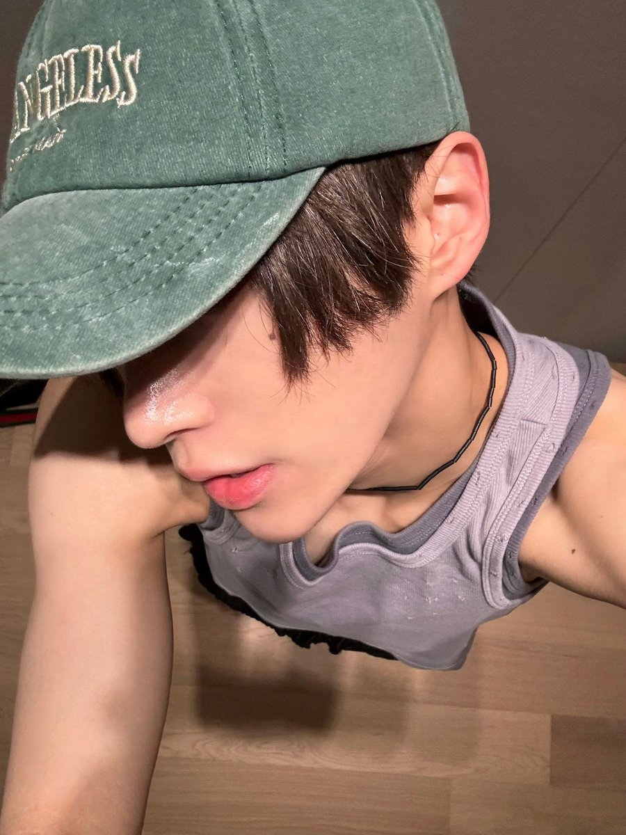 zjhtext's tweet photo. [260702] 🌹💬 
1:18PM KST

“i’m currently practicing! how about you y/n~~?”

*picture* https://t.co/yVt4n2OoMY