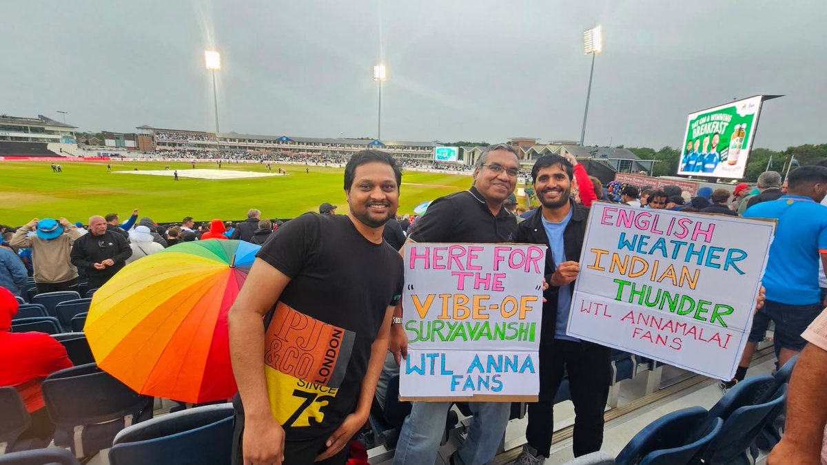MuraliS27's tweet photo. Thalaivar #Annamalai supporters are everywhere.

Ind vs Eng T20I at Durham, UK 🇬🇧.

“மாறுவோம், மாற்றுவோம்” 

Join https://t.co/pdZQhAQ3I9 https://t.co/qFyLghJspk