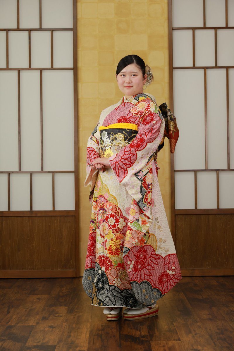 monami5999's tweet photo. こんにちは、スタジオもなみです✨
本日は振袖フォトをご紹介します👘

和の雰囲気を感じられるお写真や、ご家族皆さまとわんちゃんも一緒に、記念撮影をさせていただきました📷✨

大切な記念写真をお任せいただき、ありがとうございました🥰
※ペット撮影は函南本店のみ承っております。

#振袖前撮り
#スタジオもなみ