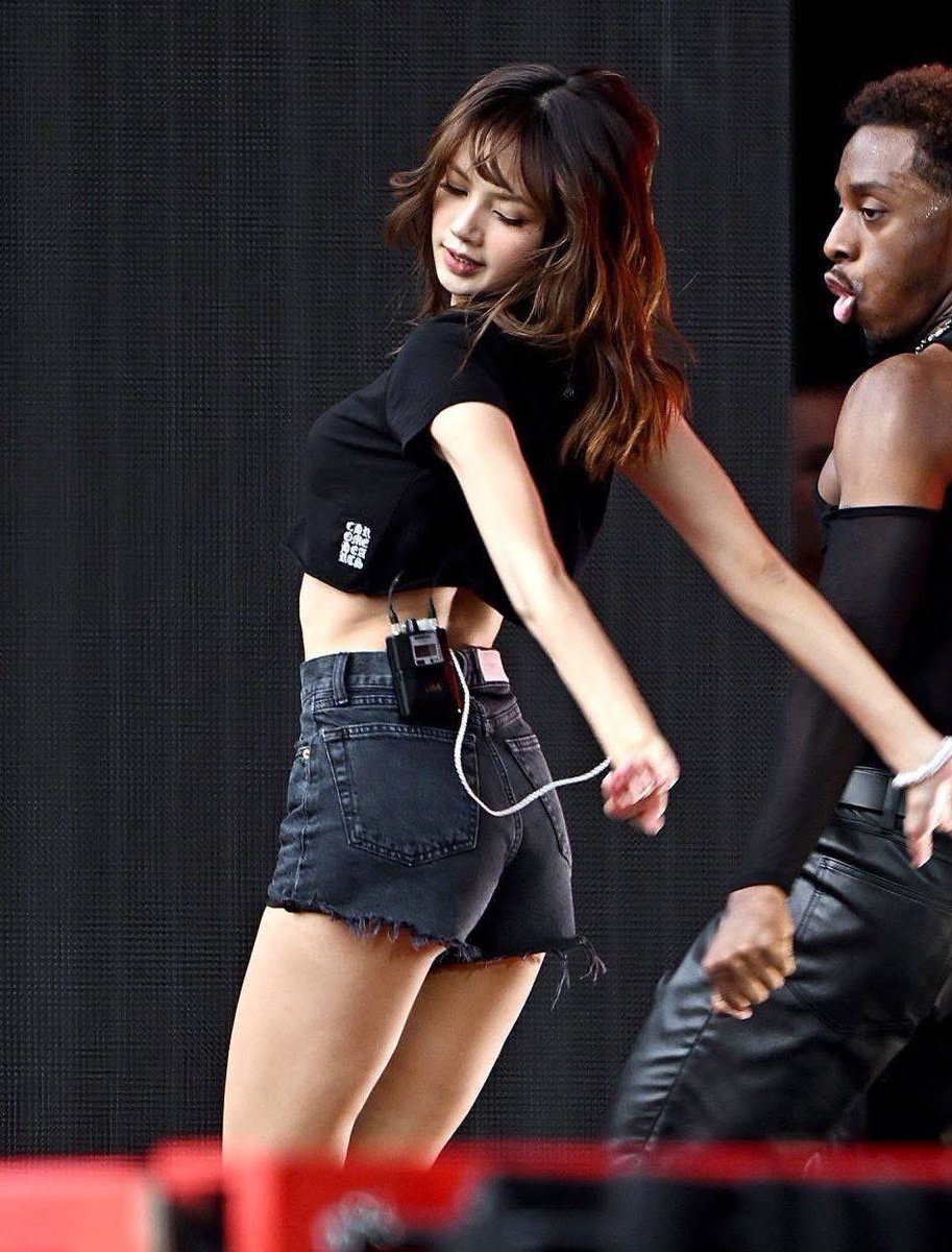 Liligendary's tweet photo. still thinking about this lisa 🔥 https://t.co/O3AwXg57Zu