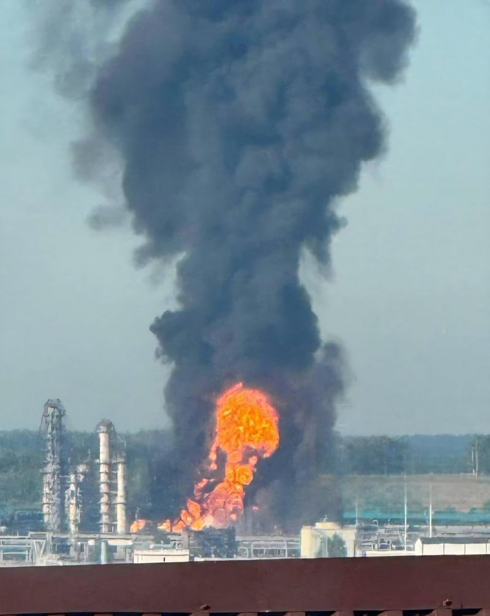 NAFOvoyager's tweet photo. Morning, July 2.

Ukraine struck the refinery in Kstovo.
russia destroyed a residential building in Kyiv.

This is the difference. https://t.co/Pc57OeoekC