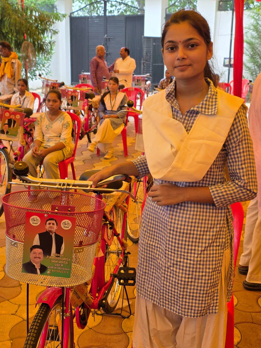 yadavakhilesh tweet picture