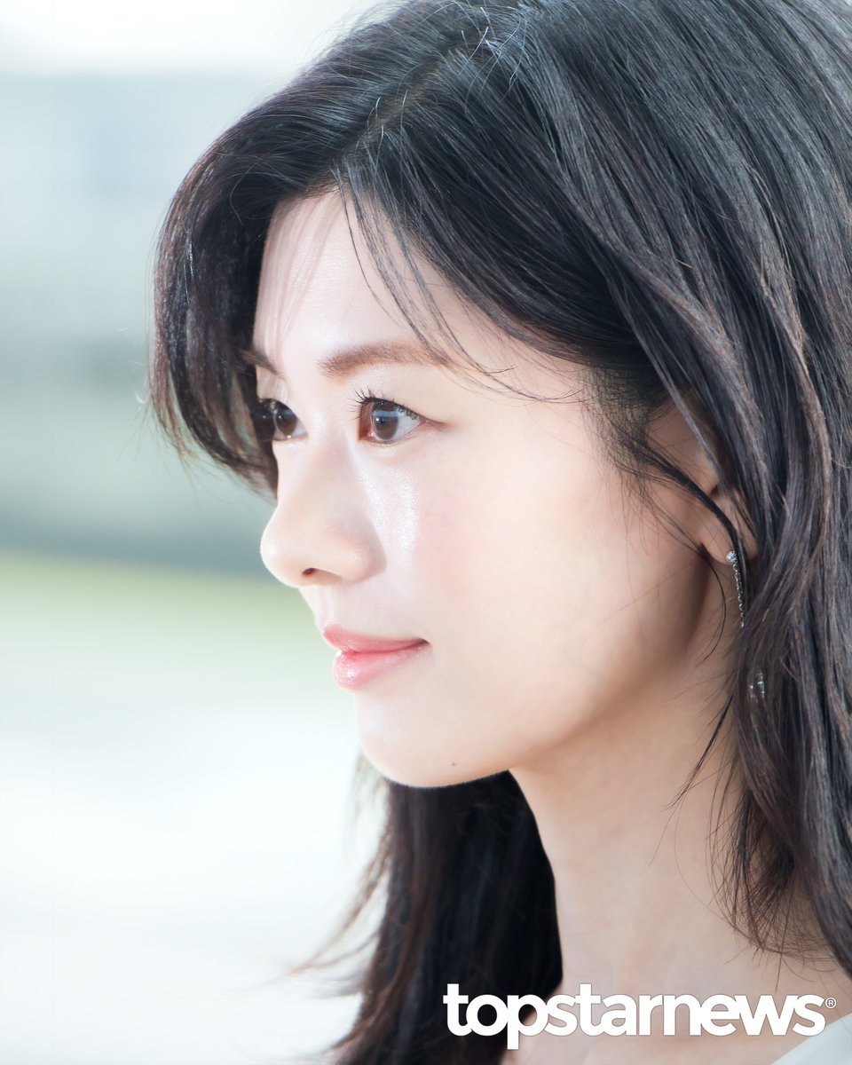 TSN_PHOTO's tweet photo. [HD포토] 정소민, ‘핏줄까지 보이는 투명감’ (인천공항 출국) #정소민 #인천공항 #출국 #입국 #프리뷰 https://t.co/K6b8rs5zYe <- Original Photo https://t.co/bpj6QdqzCx