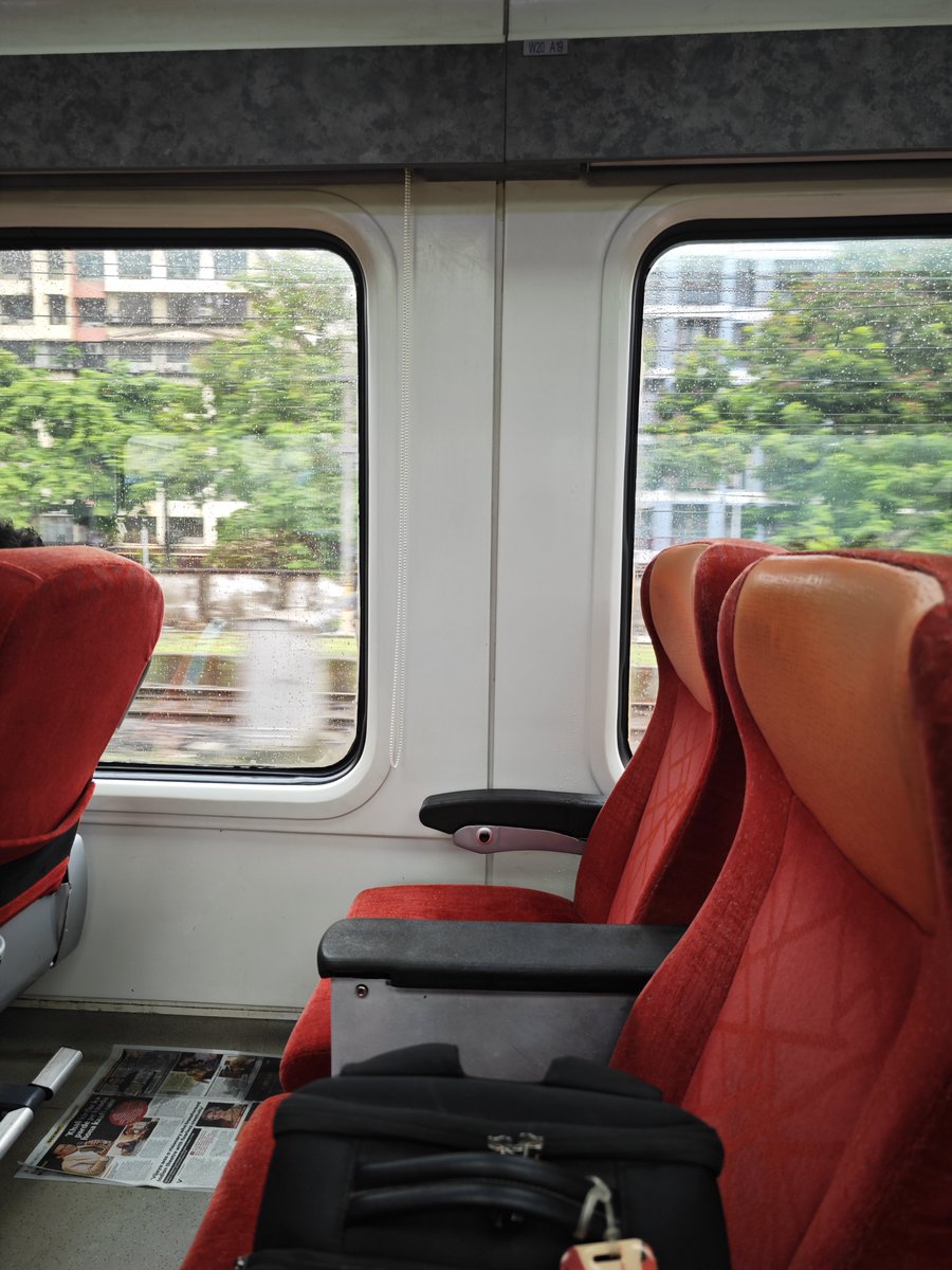 amitkal's tweet photo. @RailwaySeva The entire appeal of the premium Vistadome coach is the panoramic view.

We paid full price for Train 22119 (Coach EV1), only to be seated facing a solid wall instead of a window.

This defeats the purpose of the premium fare and feels deceptive.

Kindly address this layout flaw and advise on a partial refund for the lack of advertised service.

Coach EV1. Seats 17/18

@RailMinIndia @KonkanRailway