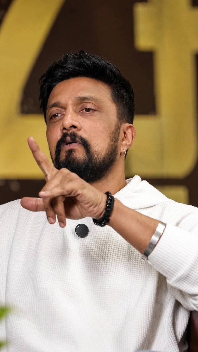 KicchaUniverse's tweet photo. Elegance. Confidence. Charisma. 👑🤍

Boss @KicchaSudeep — a class apart, on and off the screen. ❤️‍🔥

#KicchaSudeep #KicchaBoss #KicchaUniverse #Sandalwood #BRB #BillaRangaBaasha #KannadaCinema #TrendingNow #Viral https://t.co/wdy6DFajKN