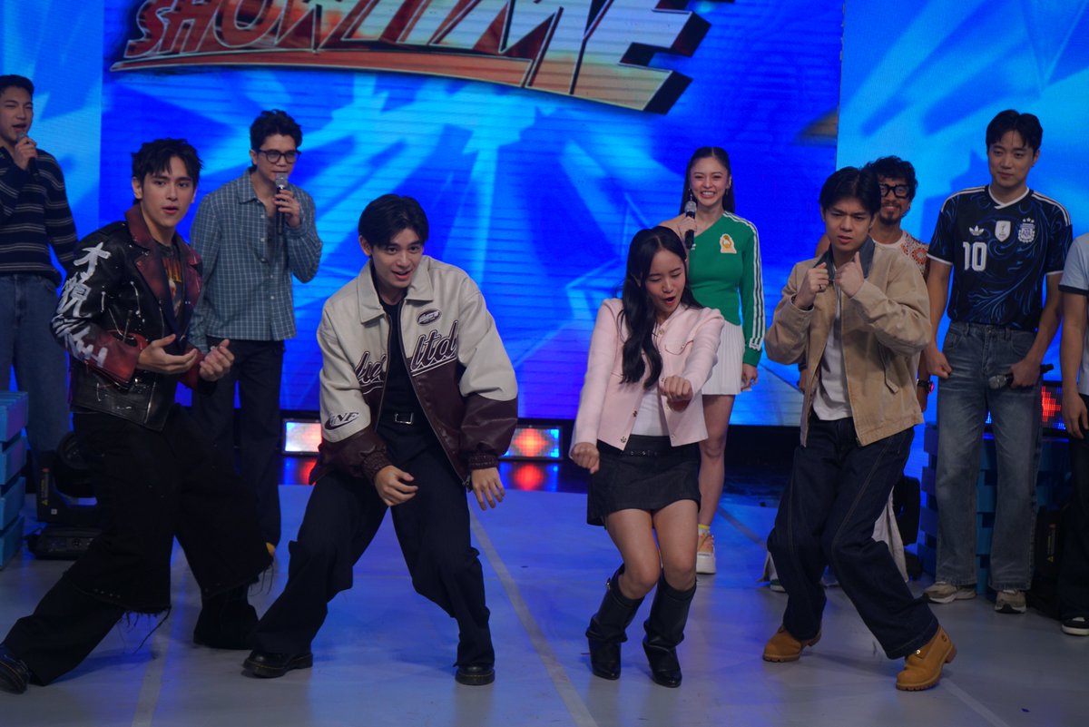 itsShowtimeNa's tweet photo. Hindi magpapahuli sa dance trend sina Caprice, Heath, Clifford, at Marco ✨

#ShowtimeJulyQandA #OohhLalaBabyDanceChallenge
WATCH #ItsShowtime LIVE:
https://t.co/Gs3IAXU5tb https://t.co/yHNjBCbE7J