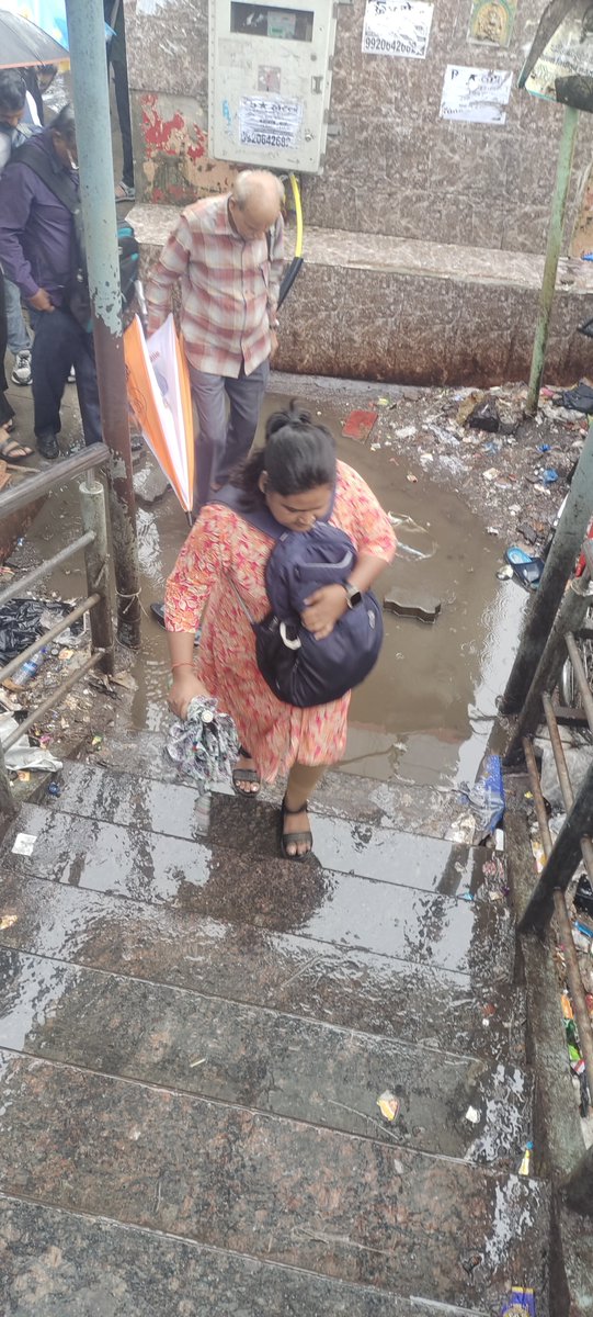 drvikaspalkar's tweet photo. @mybmc @TawdeRitu @mybmcWardRS Due to the low-lying road surface near the staircase at Kandivali East Railway FOB, rainwater collects on the pedestrian route causing inconvenience and safety concerns for commuters and school children. Kindly rectify the road level/slope,drainage https://t.co/DjWtzCzcJO