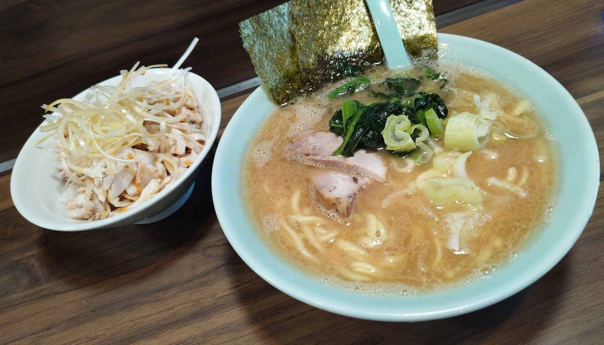 今日の昼🍜は英語が飛び交うお店😋