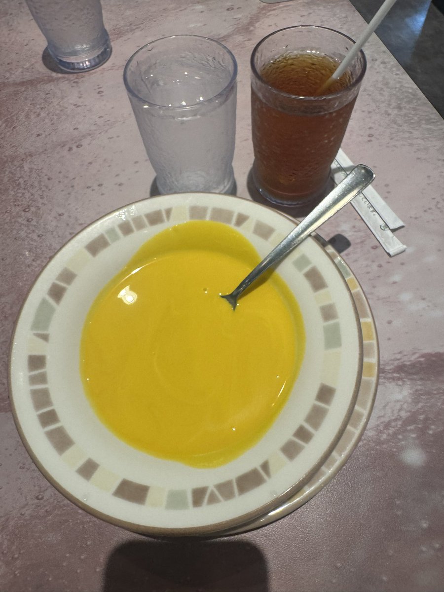 senamarugolf's tweet photo. サイゼさんへ。一生メニューに載せて欲しいです。冬でも飲みます🎃

1302冷たいパンプキンスープ税込180円 https://t.co/omiyPSigo5
