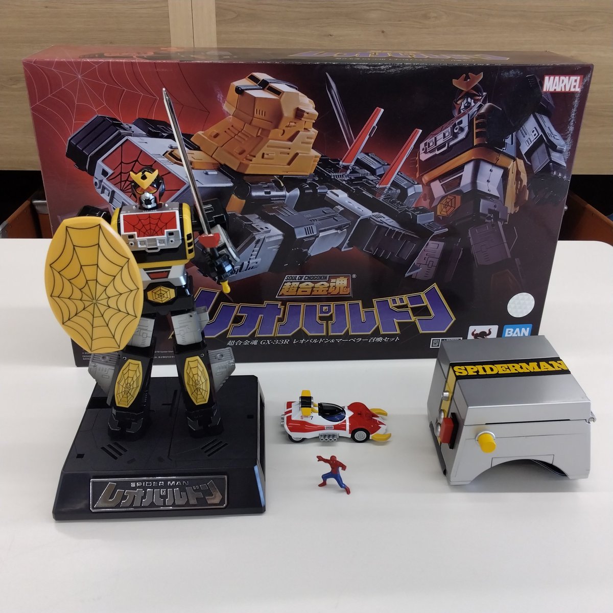 off_hachiman's tweet photo. 地獄からの使者、スパイダーマッ‼️

スパイダーマッこと東映版スパイダーマンの搭乗するロボ、レオパルドンの超合金魂が入荷です✨️
東映版スパイダーマンが身につけているブレスレットも付属、マーベラー召喚音声やBGMも流せます！🕸️

#スパイダーマン 
#スパイダーマッ 
#東映 
#オフハウス https://t.co/rSgDEd1sLN