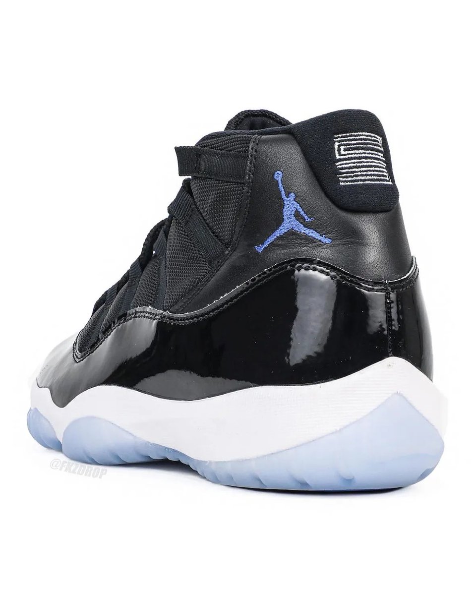 SBDetroit's tweet photo. IN-HAND: Air Jordan 11 “Space Jam” (2026) 🏀 

🗓️ December 12th
🏷️ $255 https://t.co/3pn2wENliC