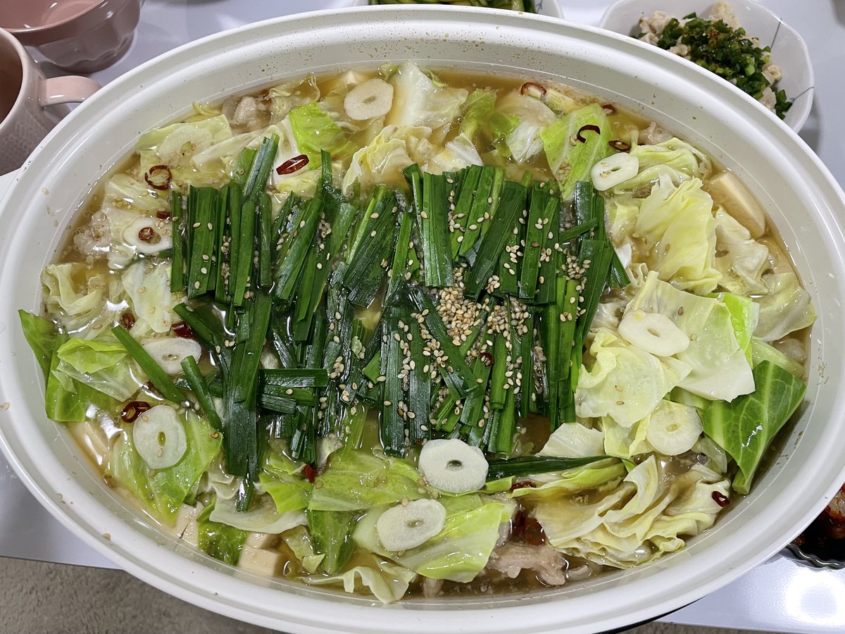 SCANBOOK1's tweet photo. 先日、おうちでもつ鍋パーティーをしました🍲
夫が栽培したキャベツと、友達に教えてもらったお肉屋さんのもつで作ったら、とても美味しくて大満足😊💕
しっかり元気をチャージできました！
午後からも頑張りましょう❣❣

#企業公式つぶやき部
#企業公式相互フォロー
#もつ鍋 https://t.co/XnQuQOa5V1