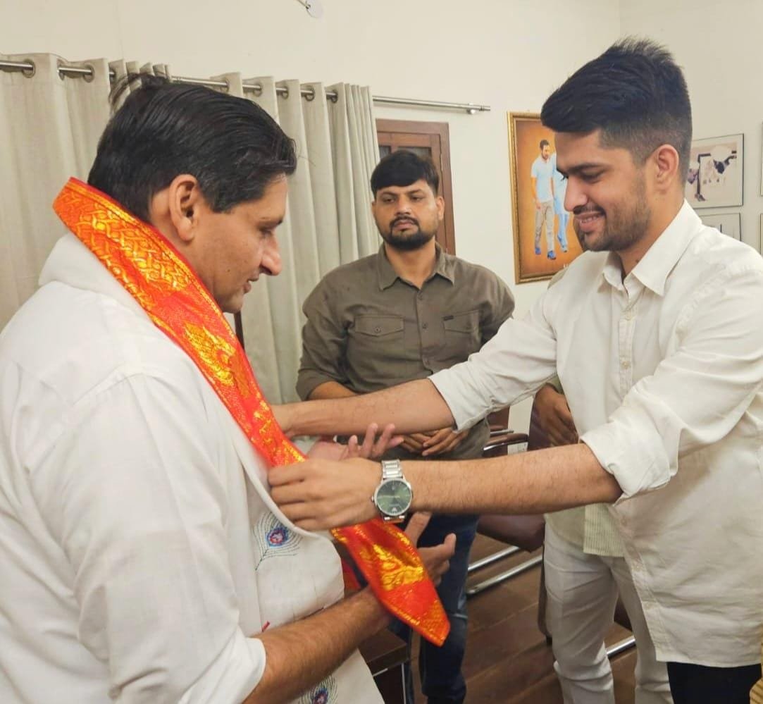 DeependerSHooda's tweet photo. राजस्थान विश्वविद्यालय के निवर्तमान छात्रसंघ अध्यक्ष, छात्र हितों के लिए सदैव संघर्षरत रहने वाले युवा नेता और मेरे छोटे भाई @NirmlChoudhary को जन्मदिन की ढेरों शुभकामनाएं।

ईश्वर आपको स्वस्थ, प्रसन्न, दीर्घायु प्रदान करें और जीवन में नित नयी ऊंचाइयों पर ले जाएं, ऐसी मंगलकामना है। https://t.co/zHsH2al9Bm