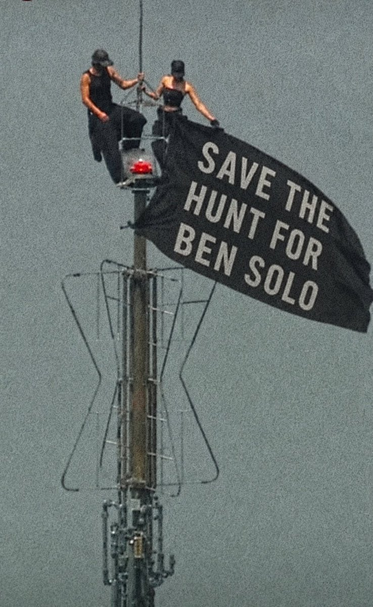 Ouatinagalaxy's tweet photo. #thehuntforbensolo  We should hire them for our next stunt, lol. https://t.co/uk8h7Mukgp
