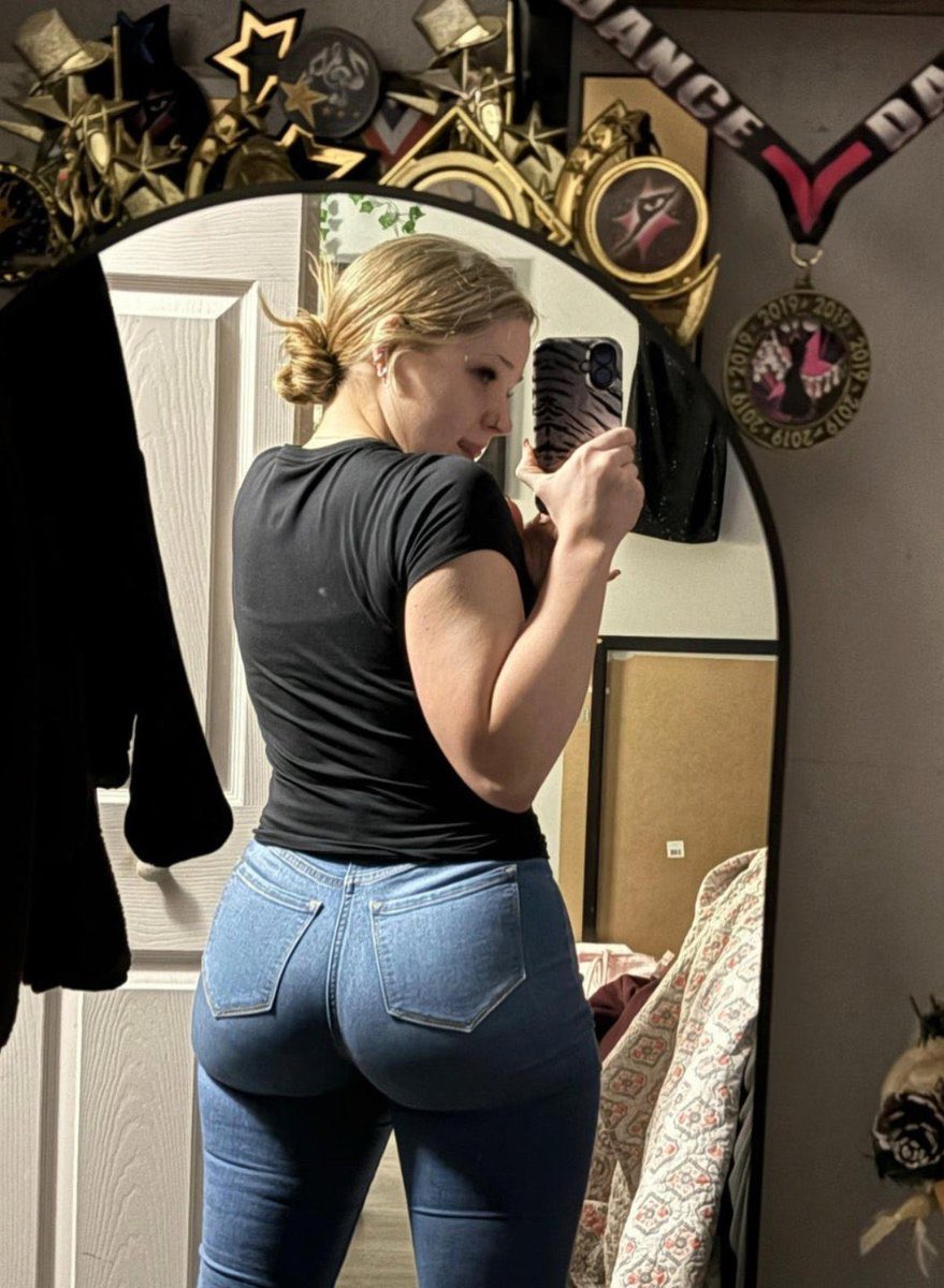 lilabbiegrace's tweet photo. my ass in jeans somehow https://t.co/1gV8VP7oLf