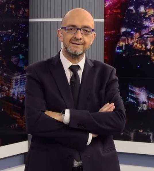 GrecoBaglama's tweet photo. Μπορεί κανείς να δει το καραφλο υπόθετο χωρίς σακούλα εμετού; https://t.co/6ZkqpvTYYY