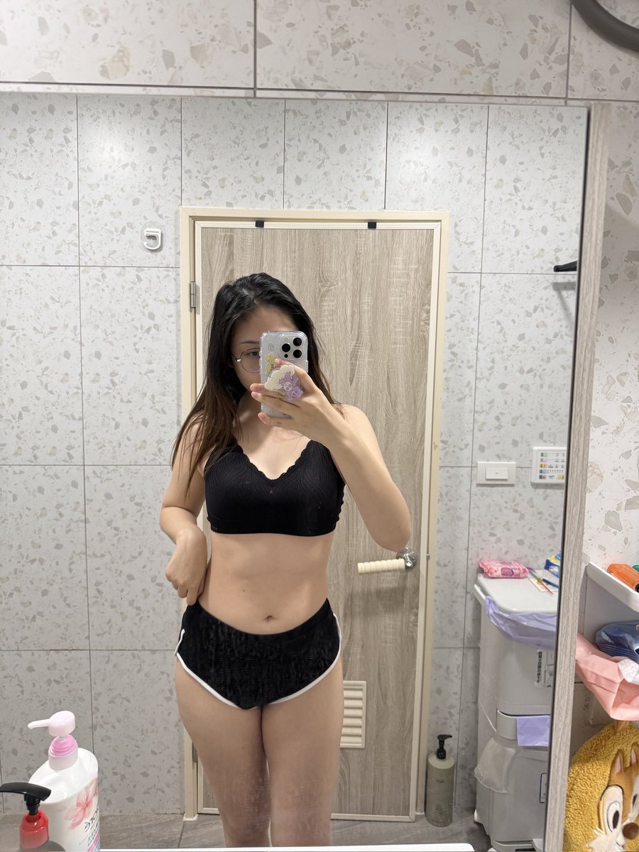 7loveuu's tweet photo. 午安🖤 https://t.co/dO38Ckq6mV