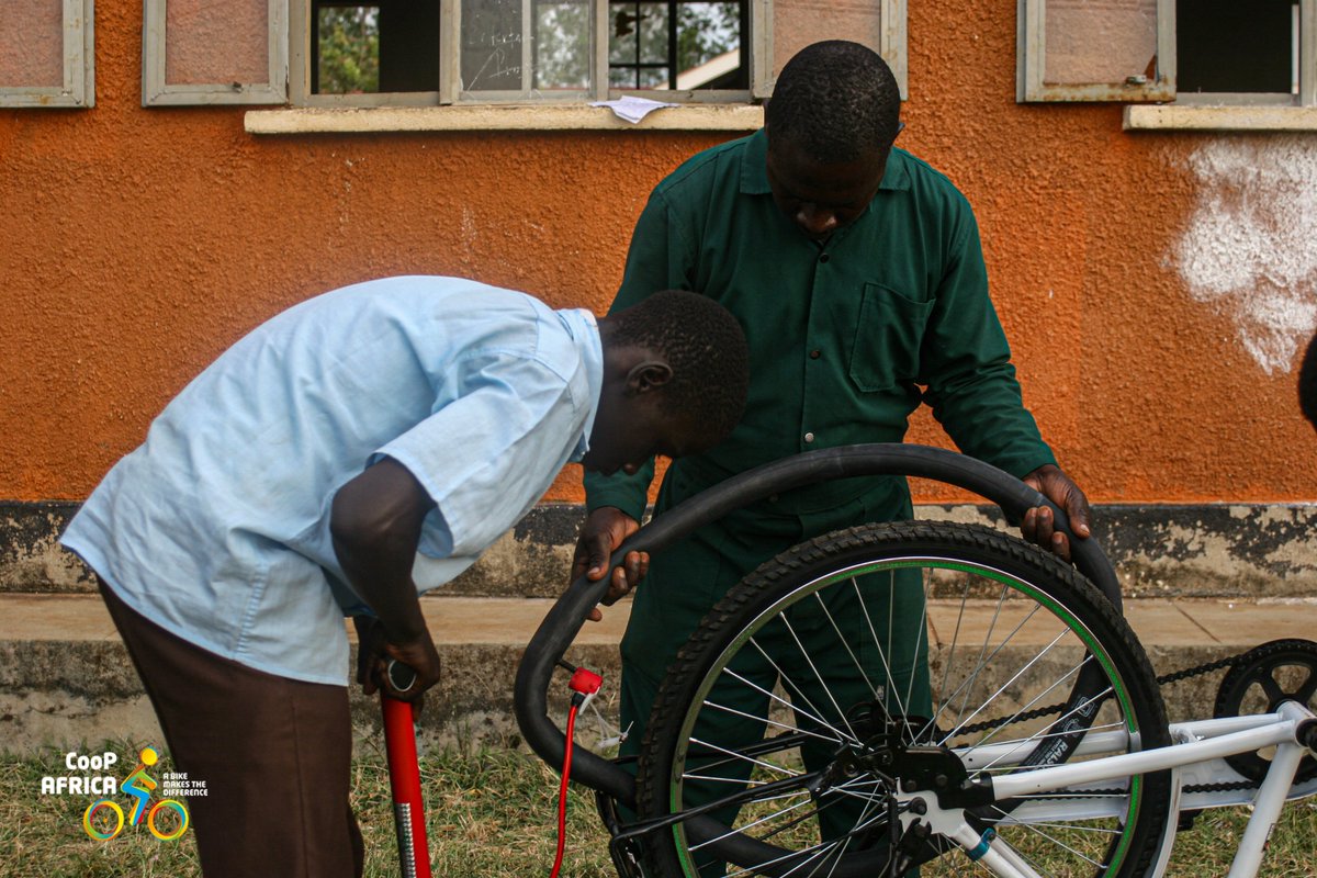 coopafrica's tweet photo. Bicycle maintenance and repair trainings Adjumani
Learners and school bicycle committee members in Adjumani are gaining practical bicycle maintenance and repair skills to handle breakdowns and keep bicycles roadworthy for school journeys.
#WeTeachUG #WeLearnUG https://t.co/tq59J5TvOv
