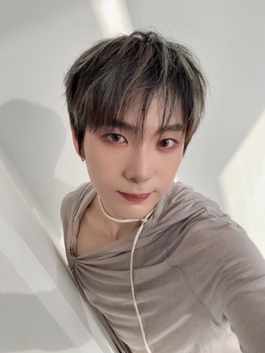OmegaX_members's tweet photo. [#OX]

ENA!!
응원 소리도 빵빵!! 
포애기 함성 덕분에 더 즐거웠어요!
감사합니다>^<

#OMEGA_X #오메가엑스
#케빈 #KEVIN https://t.co/uc58wUA9aI