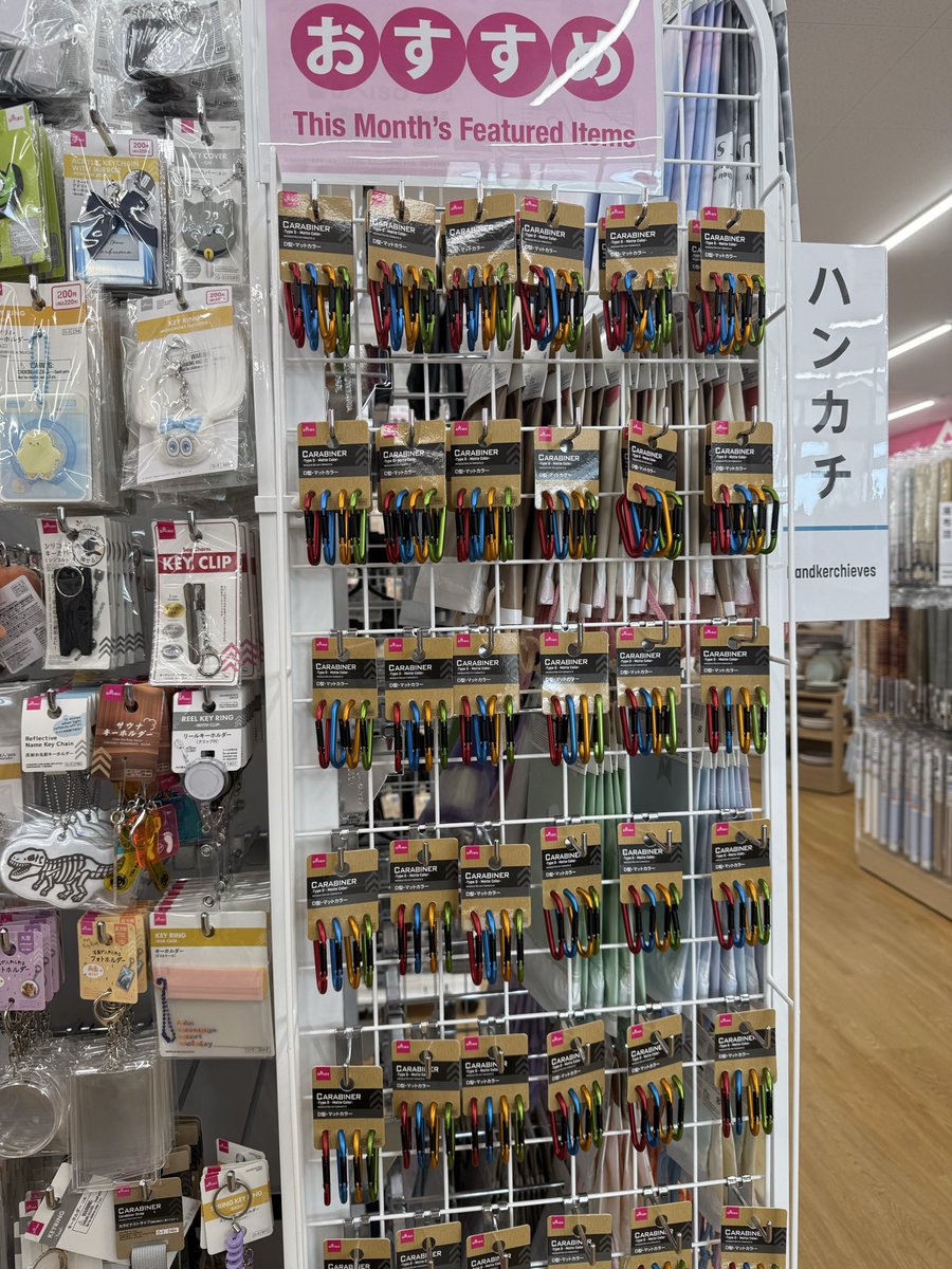 Gidasoon's tweet photo. TLで流れててTOP4カラーだからもちろん買っちった☆

ダイソーさんも今月のおすすめって書いてあったから、わかってらっしゃる https://t.co/LOLkmccLiF