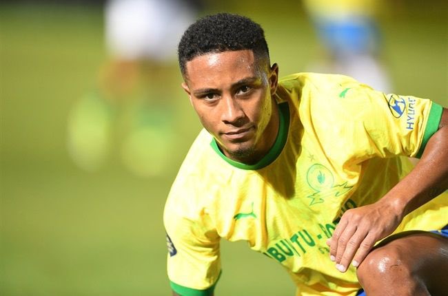 sabelostormz's tweet photo. Ribeiro showed them middle finger and  sold himself to Spain only to relegate that team ,now because the team is in dust league he wann come back and they are running naked with excitement ,small team mentality🤣🤣🤣 https://t.co/mHaPsLoY8c