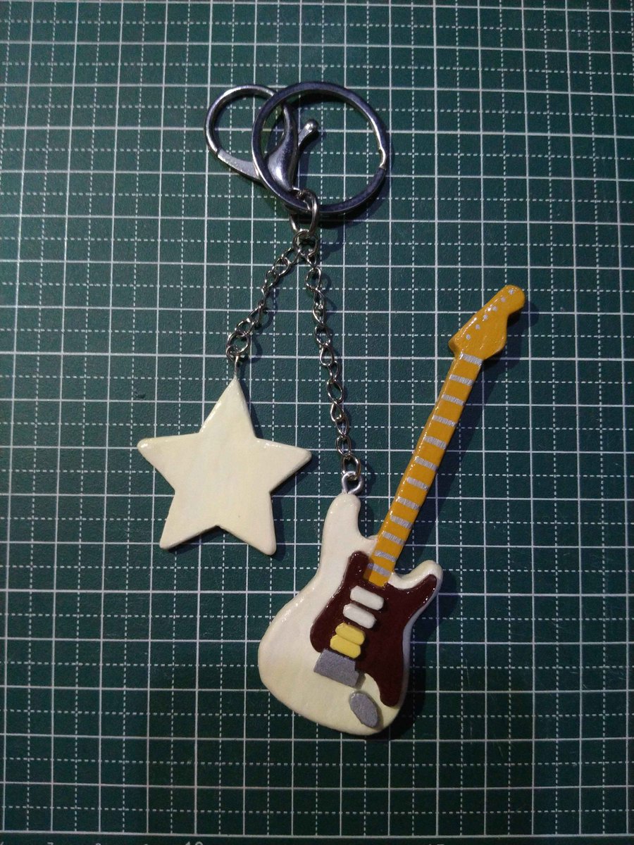 ciaa794's tweet photo. Custom guitar keychain commission 🎸
Handmade with clay &amp; painted to match the requested design
Thank you for your order! If you're interested, feel free to send me a message ><
#custom #commission ㅤ https://t.co/EvLeYfp5YB