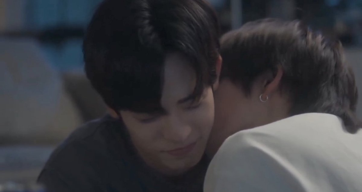 2teepvr's tweet photo. neck kisses https://t.co/inVIHRC1ju