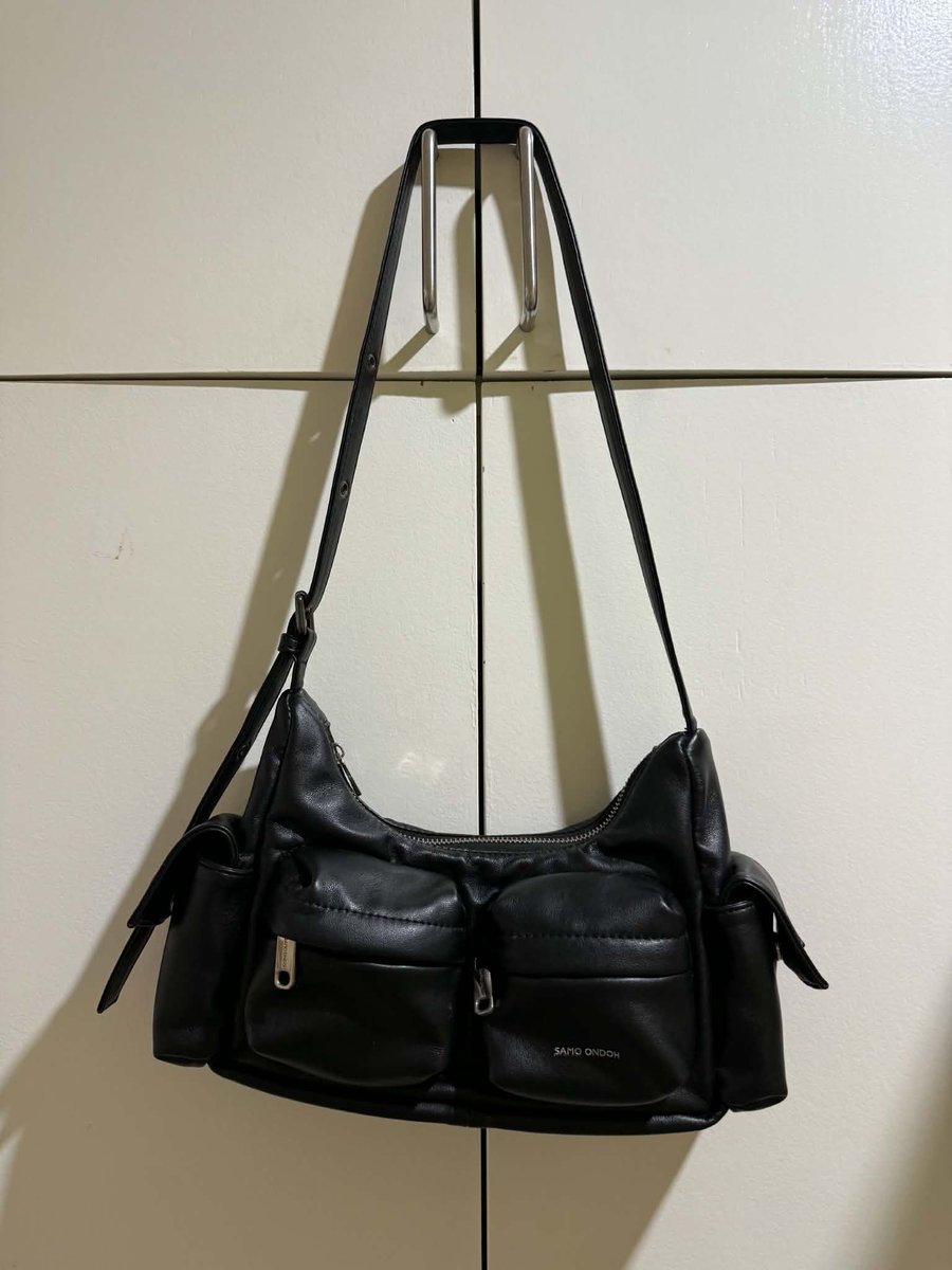 alonetimeii's tweet photo. samo ondoh มือสองแท้ 🧸🎱
Pocket Mug Bag M nappa black
ราคา 620 บาท ค่าส่ง 30
ไม่มีตำหนิ สภาพการใช้งานทั่วไป 90%
ยังมีขายในshop ราคา 25xx-35xx บาท
ขนาด: ประมาณ ยาว 30 x สูง 19 x กว้าง 9 (ซม.)
ความยาวสายรัด: ประมาณ 60-90 ซม.
วัสดุ: หนังเทียม
น้ำหนัก: ประมาณ 310 ก
#ส่งต่อกระเป๋า https://t.co/YjvQk1WYIg