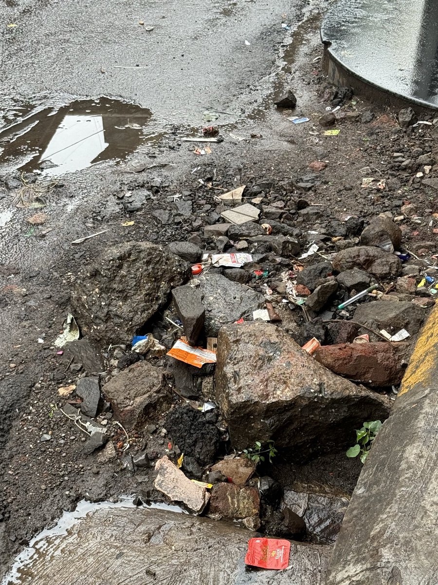 mkshanklesha's tweet photo. From last more than one year no one tooked the responsibility to remove this and repair back. 
Location Mahalaxmi jewellers bazar peth ghela Devi chowk Kalyan West. 
@kanchankulkarn6 @kanchan6262 @KDMCOfficial https://t.co/UDRZ1LLZ3a