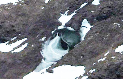 FuzzyTomCat's tweet photo. @Whiplash437 Well .... There is what appears to be a used Ancient "HATCH" on the side of a Mountain Range in Antarctica, possibly to get on the other side of the 'Firmament Dome' ??? 
Just Mentioning  .... [ Google Earth ] 
66 36'11.97" S, 99 43'15.01 E https://t.co/fn6RyTPpuN