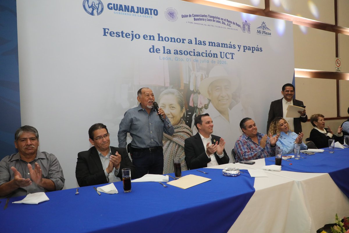 jorgelona1's tweet photo. En representación de la Gobernadora @LibiaDennise, nos unimos al festejo para las mamás y los papás de la Unión de Comerciantes Tianguistas en el Ramo de Ropa, Bonetería y Loza de León, celebrando con ellos una vida de esfuerzo, sacrificios y amor profundo hacia sus familias. ¡Su alegría y su fuerza nos inspiran a perseverar por un Guanajuato mejor!