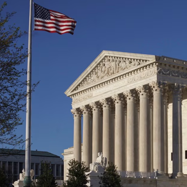 coinbureau's tweet photo. 🇺🇸HISTORIC: SUPREME COURT OVERTURNS 91-YEAR PRECEDENT GIVING TRUMP COMPLETE CONTROL OVER FINANCIAL REGULATORS

The U.S. Supreme Court has overturned a 91-year-old precedent, Humphrey's Executor, Clearing Trump to Fire SEC and CFTC Commissioners without cause.

The landmark ruling comes just as the Senate prepares to debate the CLARITY Act, dramatically increasing the White House's influence over the very regulators set to oversee the U.S. crypto market.