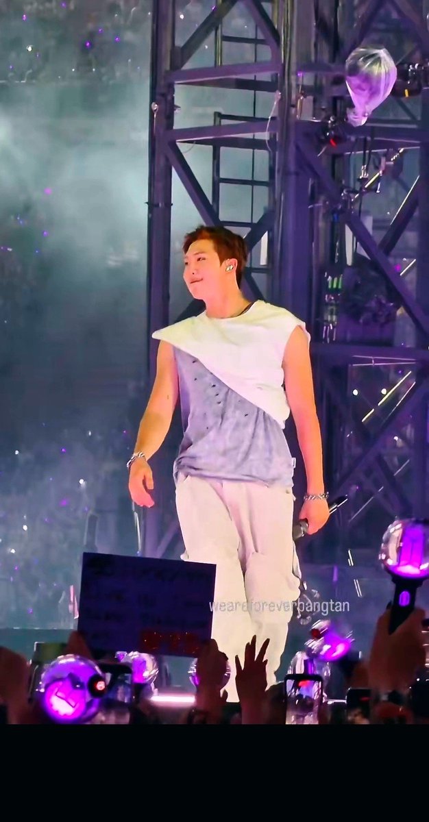 McCheery21's tweet photo. #RM
Runway ready, gotta get some confetti https://t.co/spCjRyzvTJ